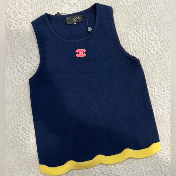 Authentic ❤️‍🔥Chanel  ❤️‍🔥sleeveless sweater top Size 38 - Picture 1 of 10